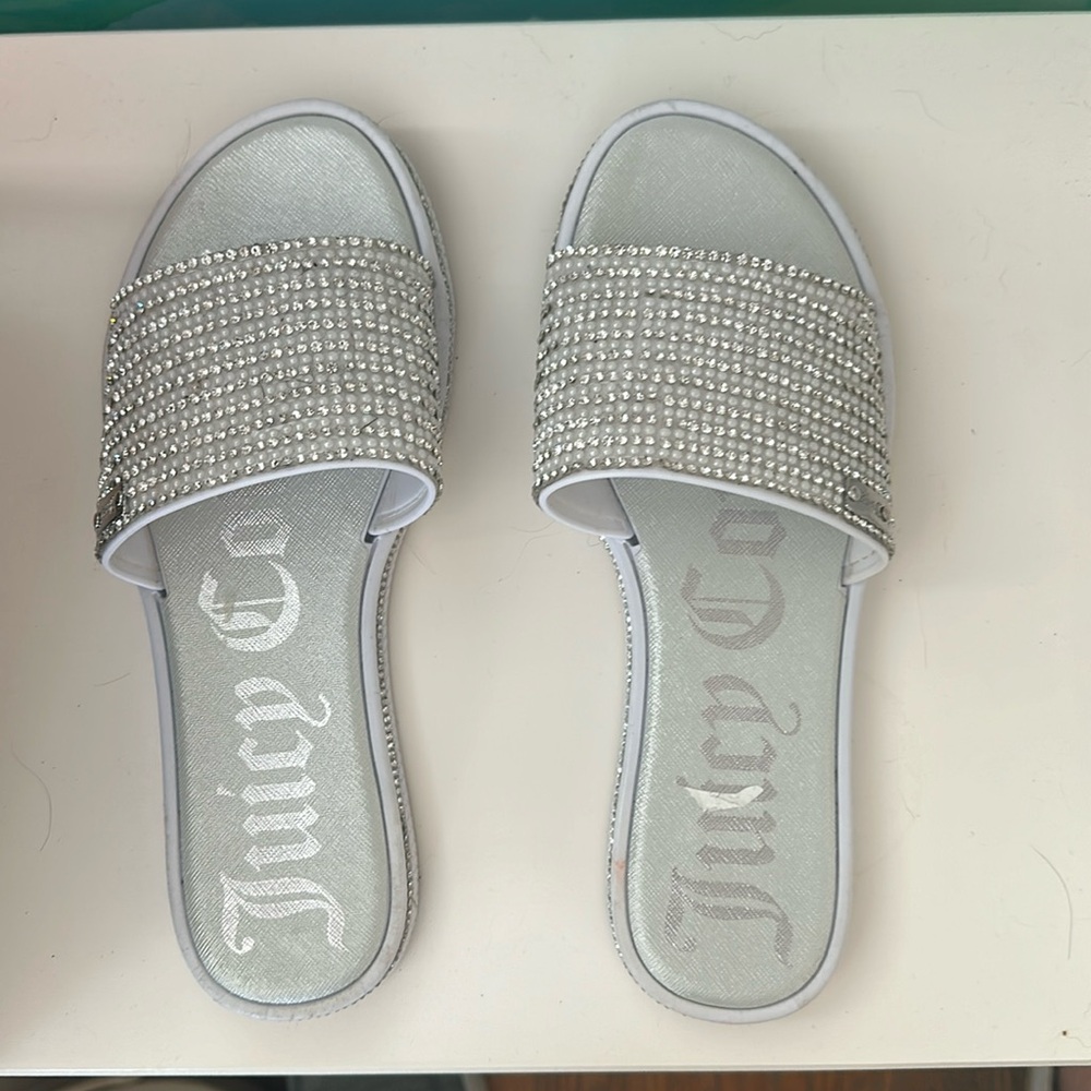 JUICY COUTURE silver rhinestone sandals